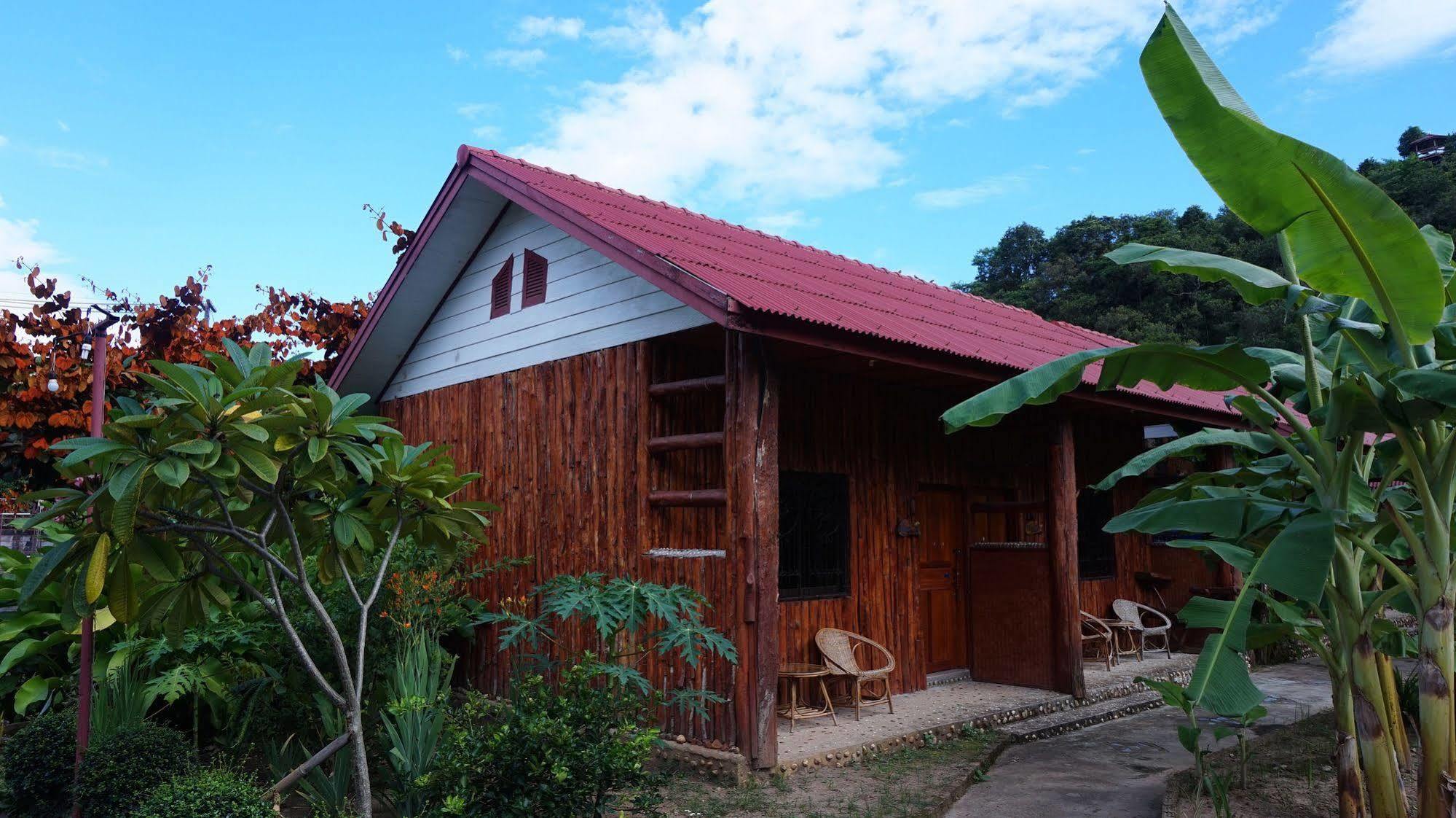 Khun Mai Baan Suan Resort Mae Ai Exterior photo